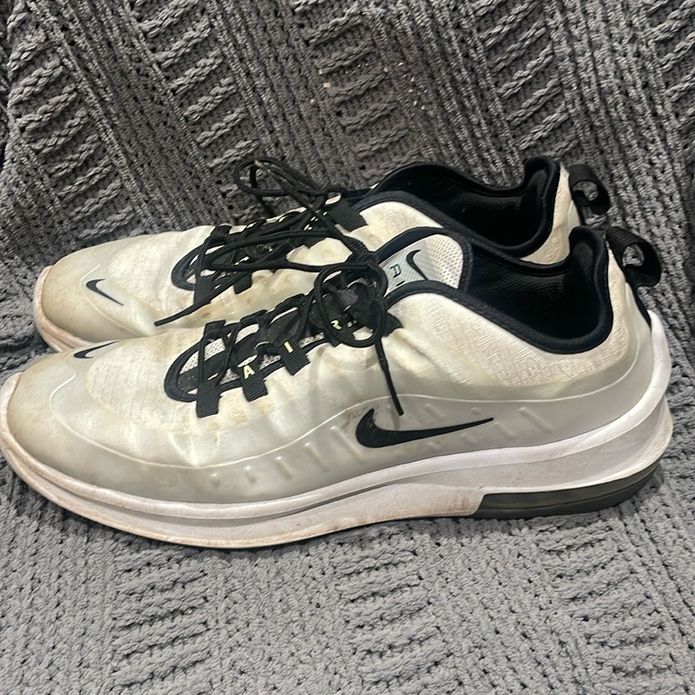 Nike Men's White and Black Sneakers